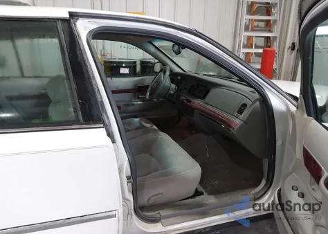 2000 Mercury Grand Marquis Ls z USA, uszkodzony, nr VIN 2MEFM75W7YX658429